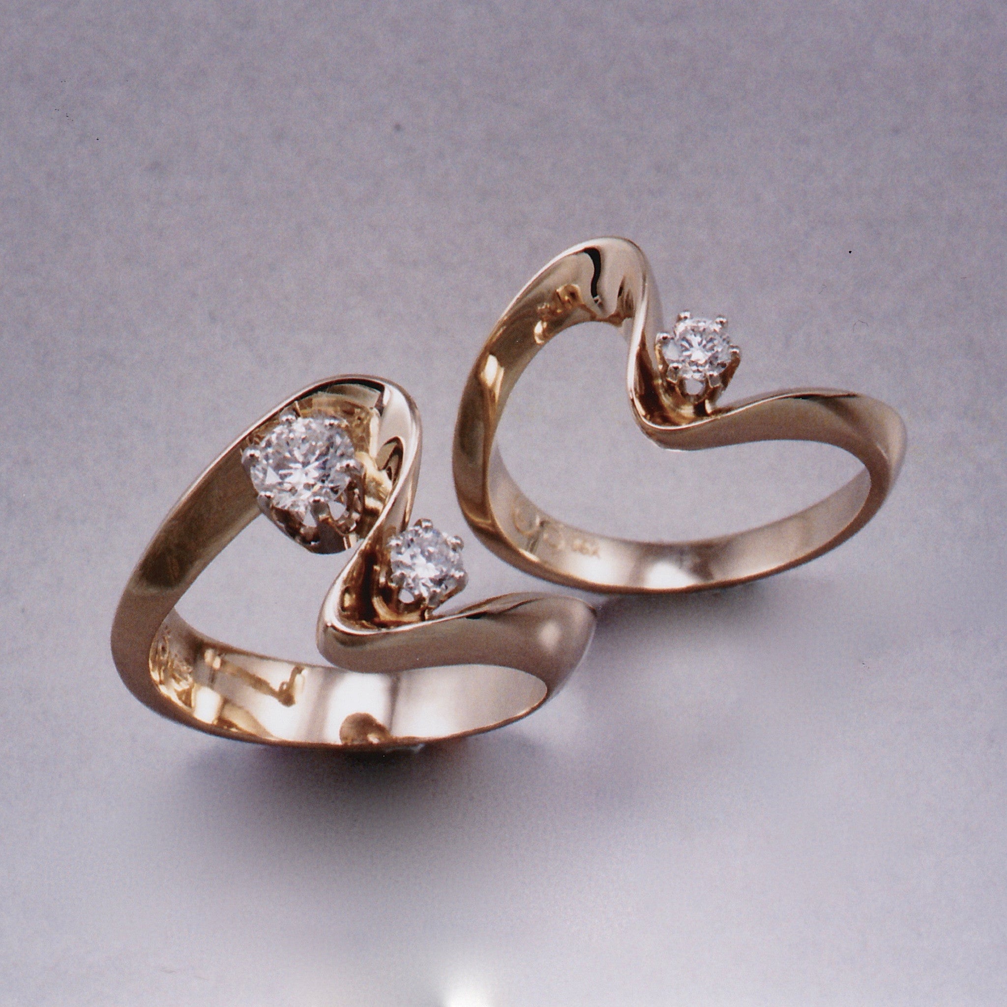 Moiré 3 and 4 Wedding Set (2 Rings)