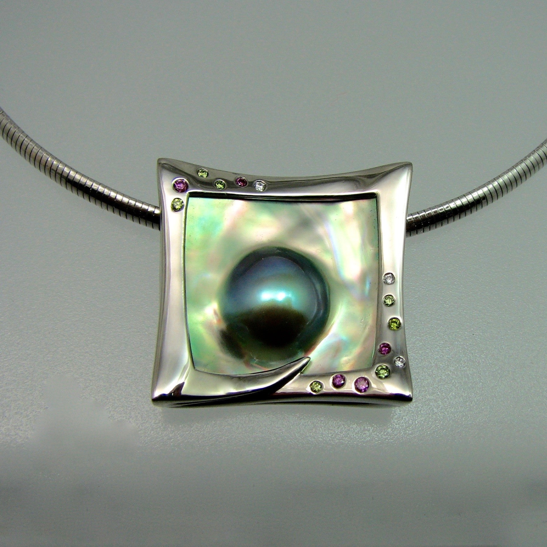 'Through the Looking Glass' Pendant Slider