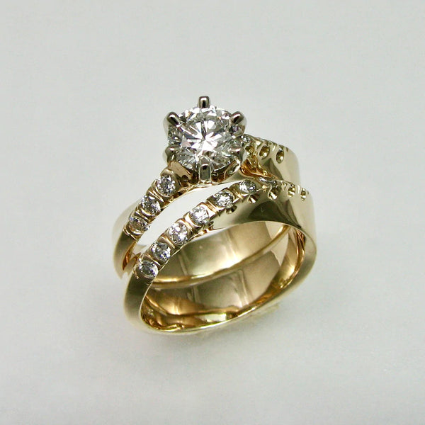 Möbius Solstice Solitaire with French Set Möbius Wedding Ring