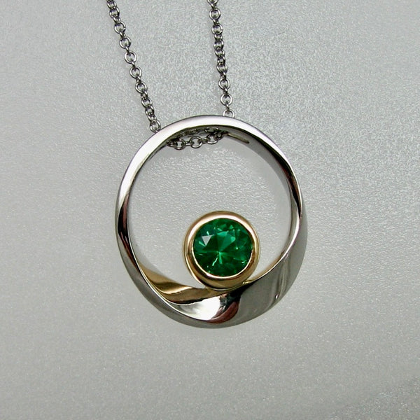 Möbius Pendant w/Emerald